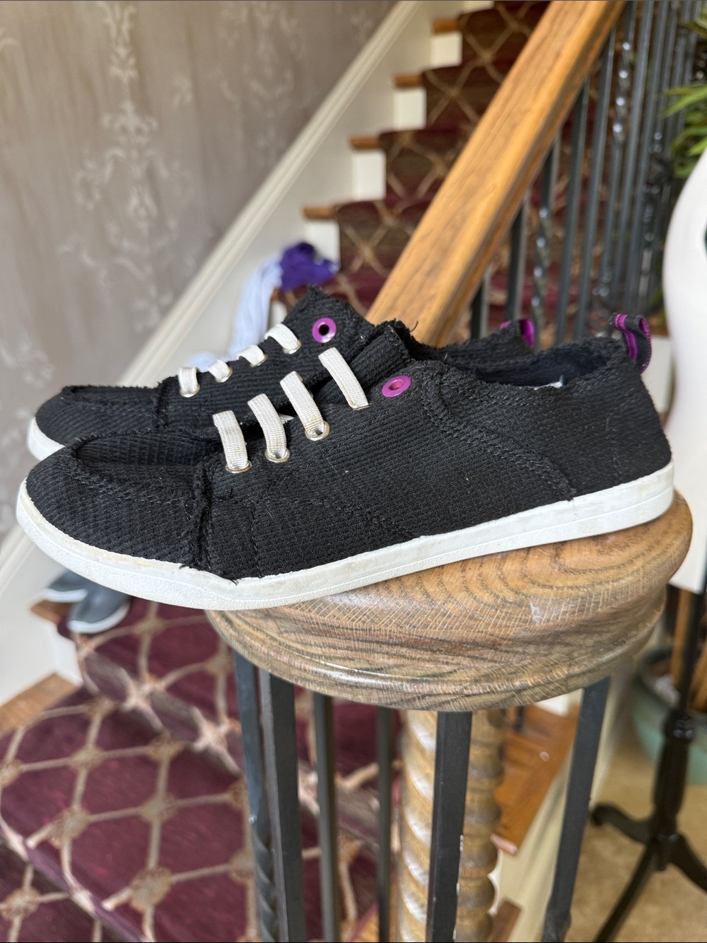 VIONIC BEACH ladies sneaker, good condition size 8 1/2
